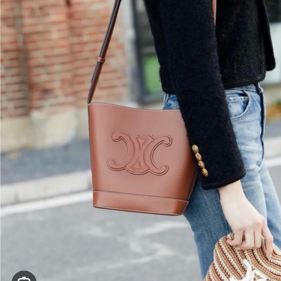 Celine camel triomphe small Leather bucket Bag - Picture 9 of 9